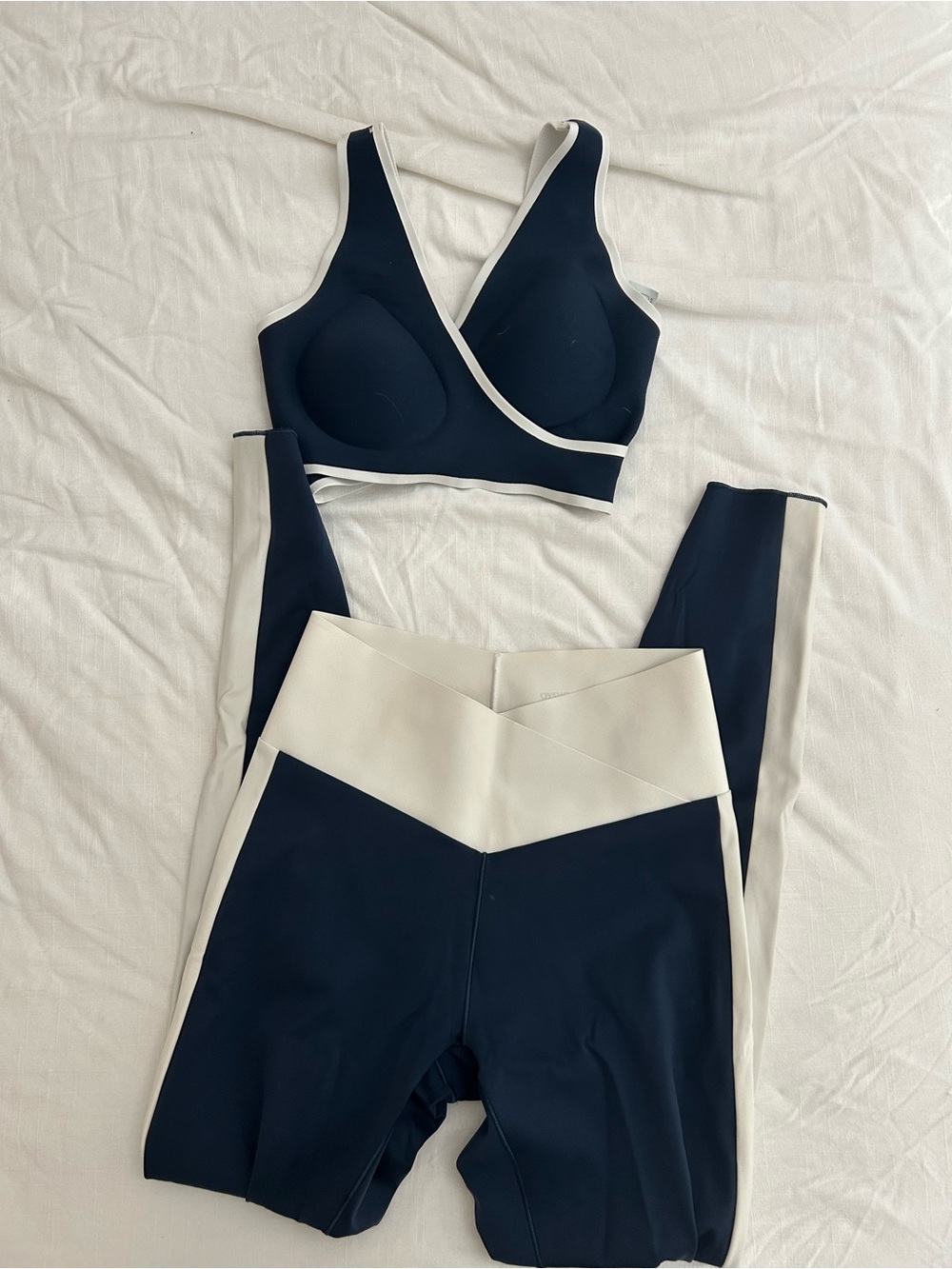 OYSHO - Navy & Cream Sports Bra and Leggings Set